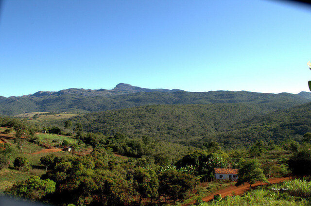 Photographie du parc de Itambé et de la petite ville de Serro