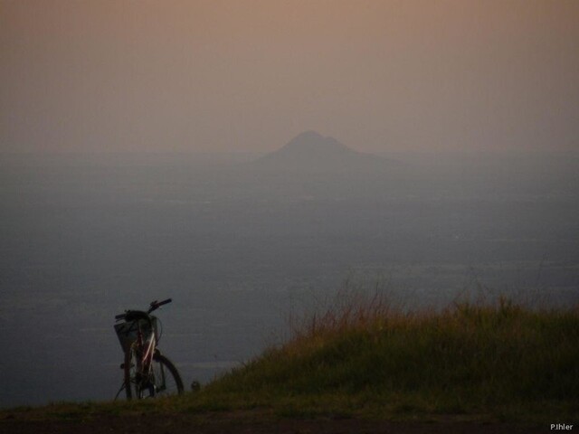 Vignette soleil, centre géodesique et mirante de la Chapada dos Guimaraes - Etat de Mato Grosso